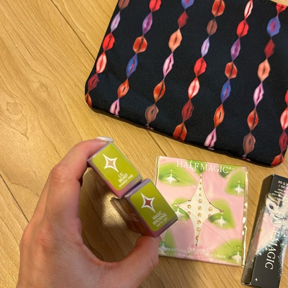 Half Magic Makeup Set - Picture 3 of 6